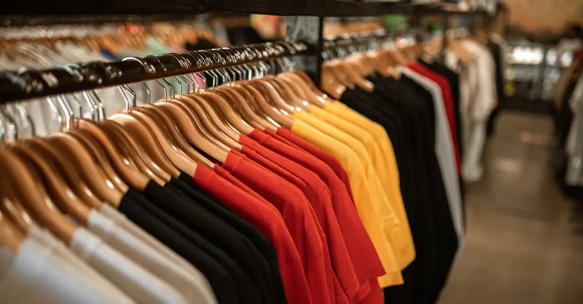 Comment bien choisir ses vêtements en soldes d'été